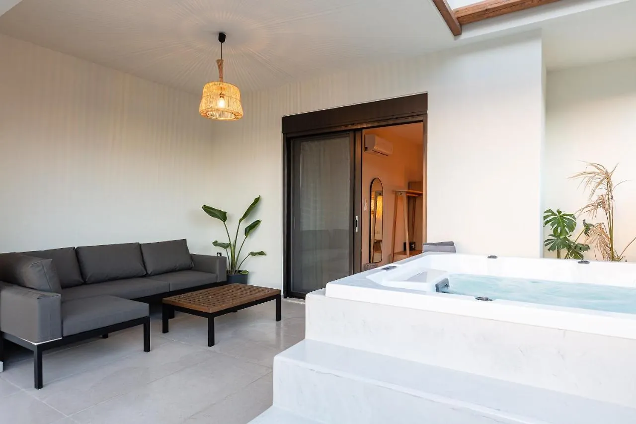 Isla Luxury Apartments - Private Hot Tub - 100M From Beach Ретимно